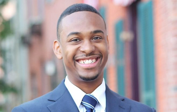 Dr. Camereon Webb की फोटो